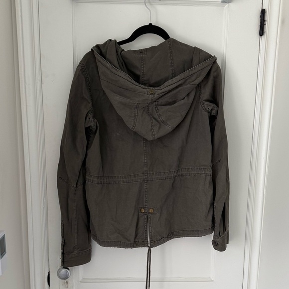 Roots Women's Utility Jacket in Army Green - Picture 3 of 3